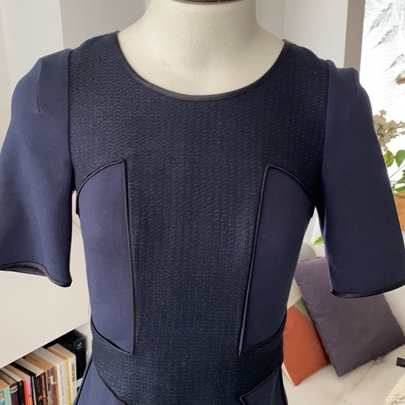 Never worn navy and black 00 Club Monaco bodycon dress - Picture 2 of 6